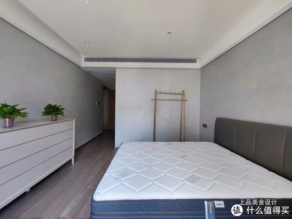 客餐厅|看了长沙夫妻的极简风,才知道什么是“网红”装修,隐形墙很惊艳