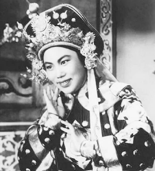 祖国|豫剧宗师常香玉:义演上百场,募集15亿,为祖国捐了一架战斗机