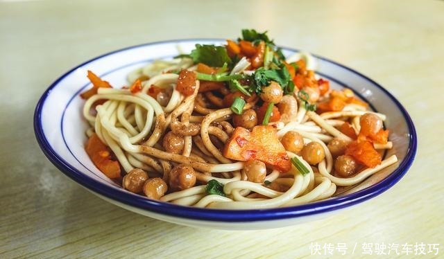 在兰州点拉面,面馆老板被气晕,差点掀桌子开骂了!