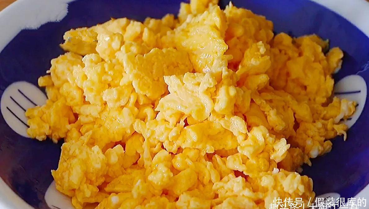 烀饼|玉米面稀有的做法,20多年头一次吃,不用和面,低脂又解馋