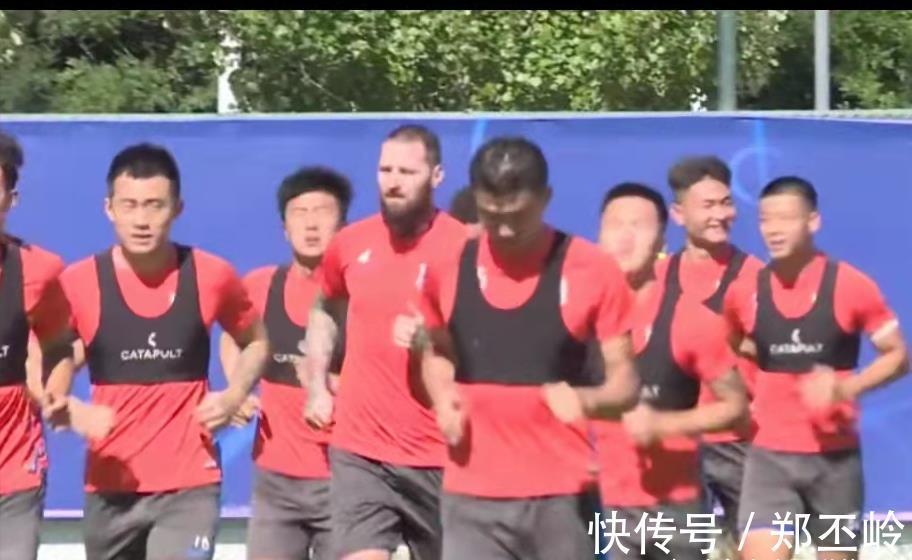 李金羽|李霄鹏留烂摊子!鲁能面临麻烦!1米90中卫亲承:我要去鲁能踢球