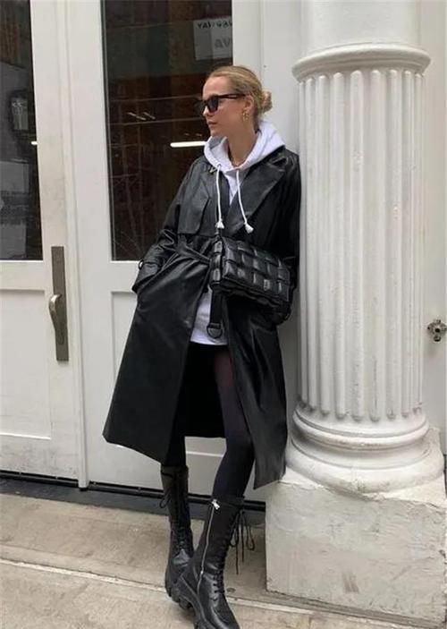 今年靴子裹“无痕裤”的穿法火了,配大衣、羽绒服都好看,真时髦