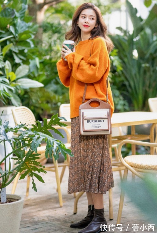 穿搭|建议多穿“针织衫”,选择这4种颜色,搭配半身裙、牛仔裤很时髦