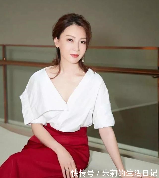 技巧 中年女性穿衣总被人说是“装嫩”,掌握这些搭配技巧,平衡尴尬感!