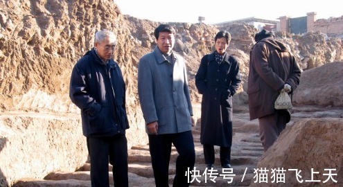 一方法#为何盗墓贼挖掘坟墓后洞口没有土专家这技术让我们自叹不如!