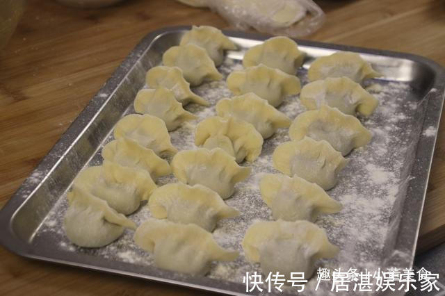 煮饺子时，凉水下锅还是热水下锅搞错的人很多，难怪饺子总破皮