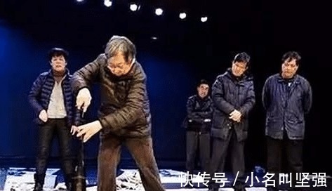 王羲之@女书法名家周慧珺也在地上写起了大字,玩起了曾翔那一套!