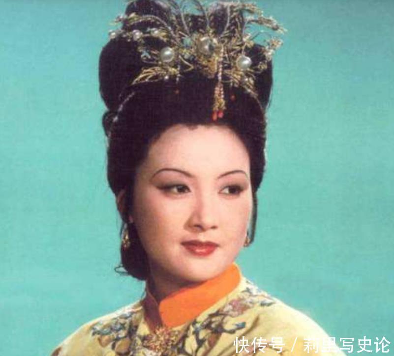 王熙凤|贾母那么宠爱王熙凤,她病危时,为什么贾母只给了半碗粥?