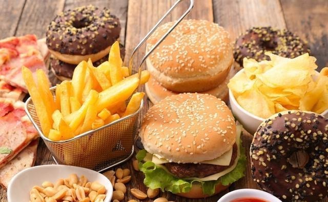 蛋白质|哺乳期饮食讲究多,5类不适合哺乳期吃的食物,妈妈再馋,也别吃