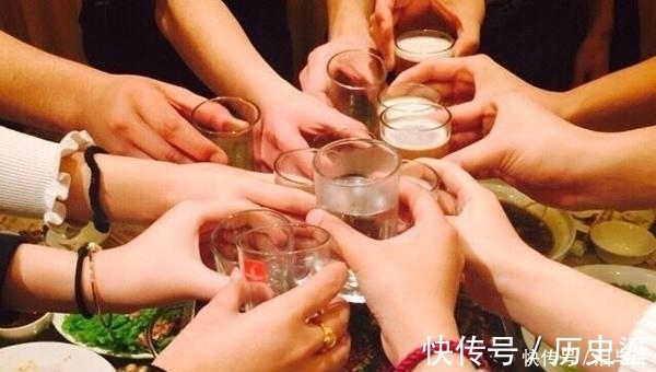 小酒|小酒怡情、大酒伤身，那个时间段喝酒，对身体伤害较大？医生回答