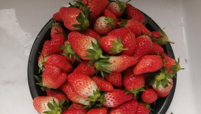 煮草莓罐头放白糖和冰糖有那么重要吗大厨我来教你,一锅不够