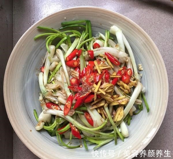 它是“菜中灵芝”，人们都说“餐前饭后吃6个，郎中不打门前过”！