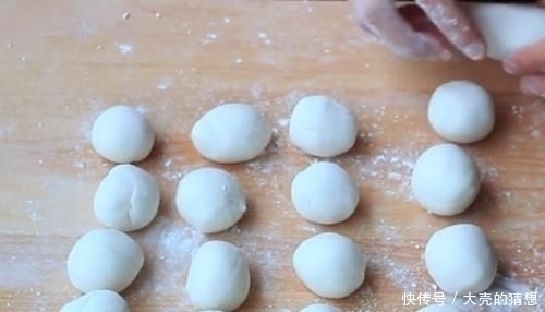 麻团|想吃麻团不用买，1碗糯米粉就能做，个个金黄酥脆，好吃停不下来