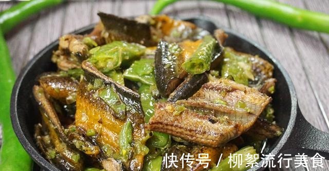 风味|独特风味烧椒鳝鱼，口感脆嫩，咸香下饭，2碗米饭不够吃！