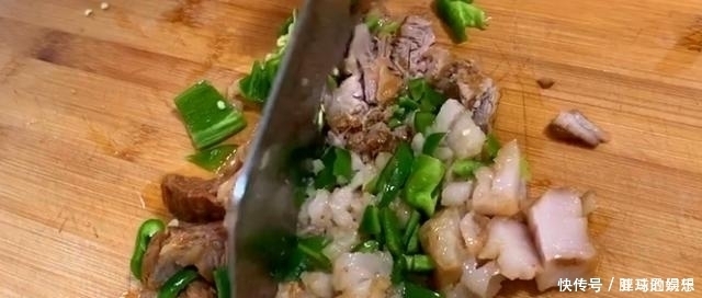 面粉新做法,不蒸馒头不烙饼,饭店都买不到,出锅瞬间就被扫光