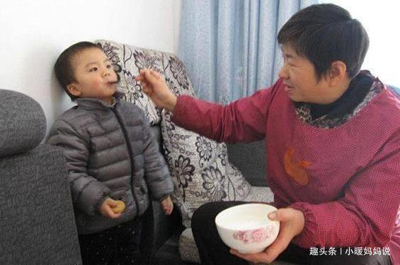 轩轩|8个月儿子因为一碗粥离开人世,婆婆的“育儿经”,一点点害了娃