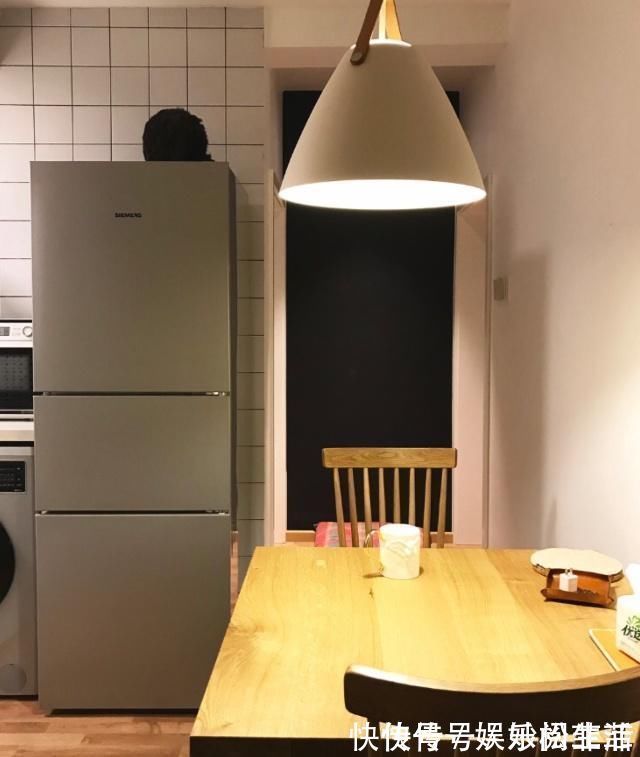 客厅|老公硬把阳台改卧室,在窗外加个“假阳台”!完工邻居都夸他机智