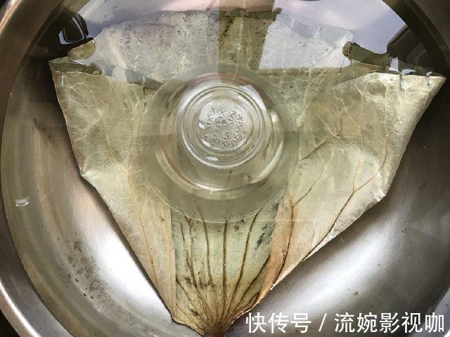 让人欲罢不能的荷香排骨饭,当饭又当菜,荷香渗透到排骨里