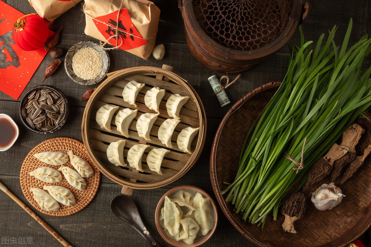 虾皮|调韭菜馅,关键1步要牢记,韭菜翠绿不出水,包出的饺子鲜美好吃