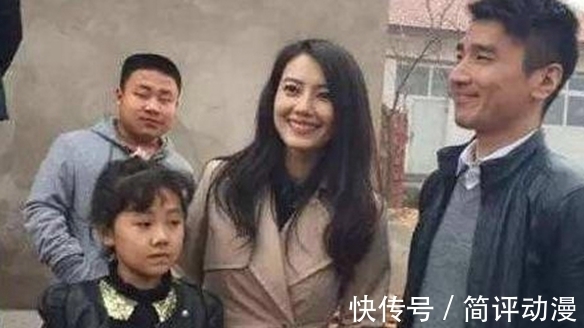 赵又廷|高圆圆回农村,小岳岳回农村,王宝强回农村,谁最接地气呢?