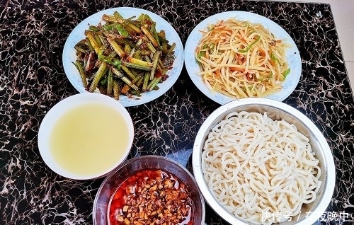 抠门的人是怎么吃饭的?看看我家晚餐就知道了,一周没花70元!