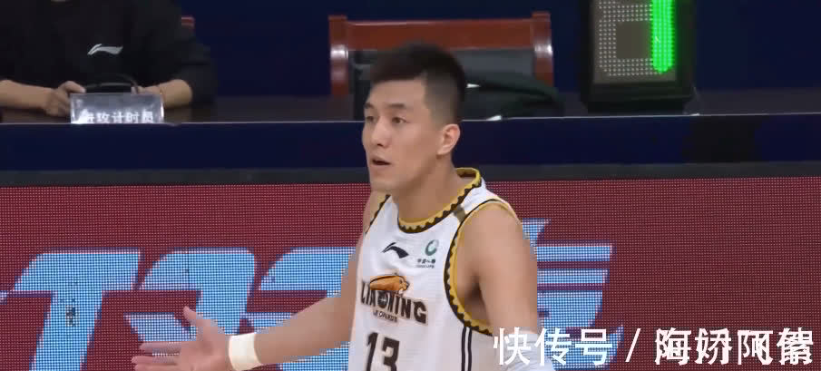 驅(qū)逐|郭艾倫被驅(qū)逐惹大爭(zhēng)議,裁判水平再被質(zhì)疑,球迷:為何不敢回放?