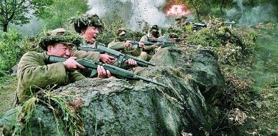 既获得亲历者盛赞，又在年轻人中圈粉 《跨过鸭绿江》是如何做到的