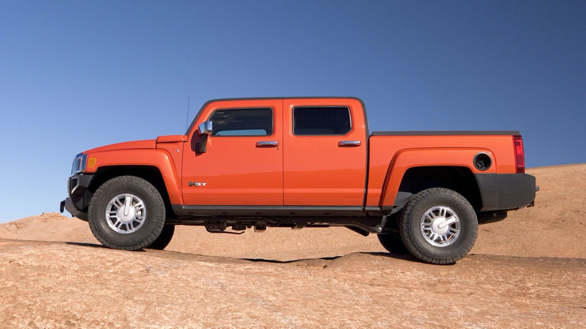 度为|关公战秦琼，全新2022款纯电悍马静态对比2008款悍马H3T