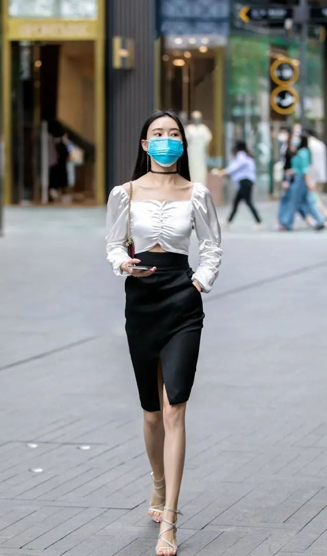 连衣裙|街拍美女:连衣裙能遮挡赘肉,塑造清纯少女感,让你充满时髦感