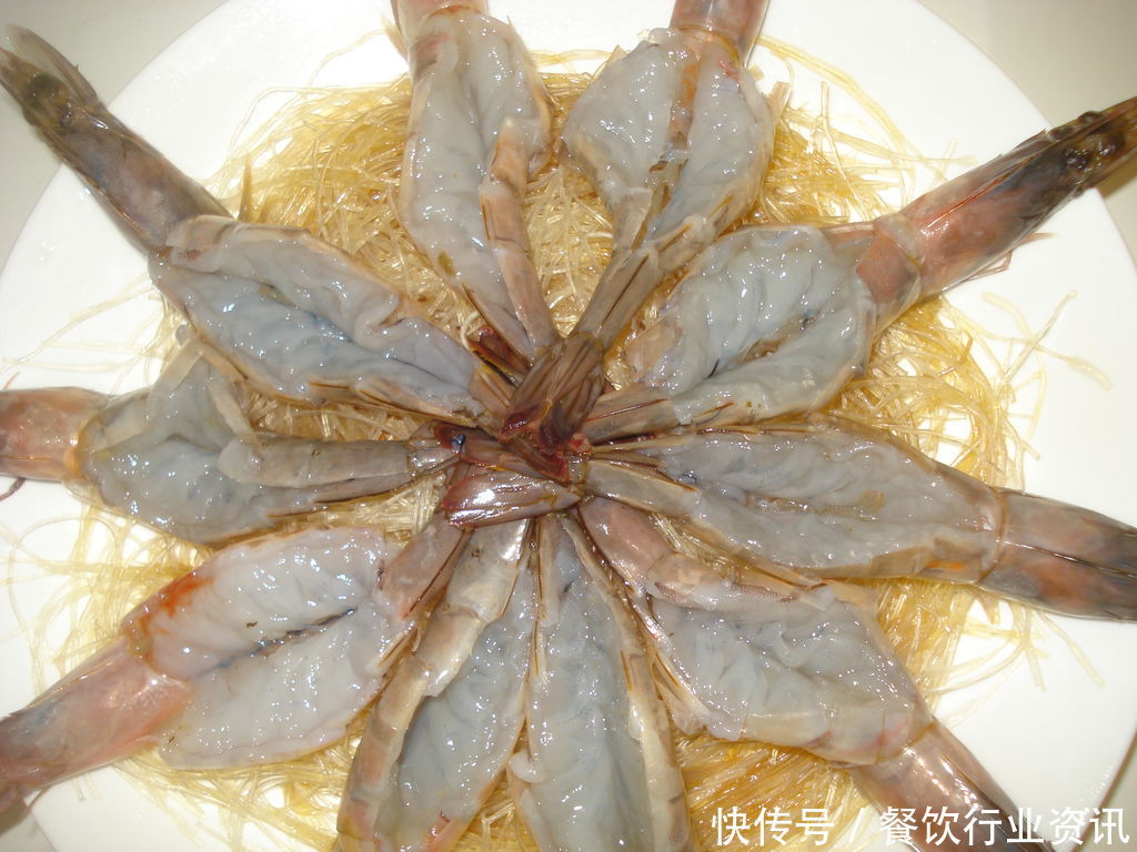  粉丝|蒜蓉粉丝蒸大虾，你没吃过的美味，各位小馋猫抓紧学着做