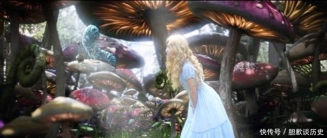 他是一位数学家,却写了本童话,风靡世界155年,无数孩子为之着迷