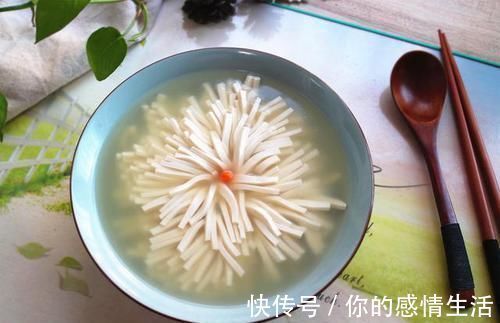 大厨|日本厨师豆腐切成花,中国厨师笑了把刚“织好”的白萝卜拿上来