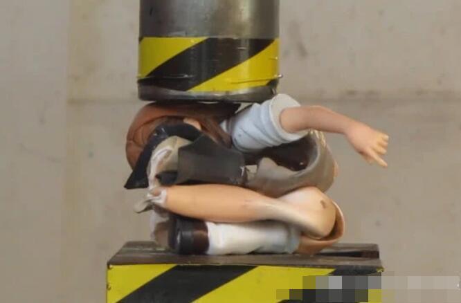 更让人|父母“斩断二次元女友”,让人哭,让人笑,更让人心痛