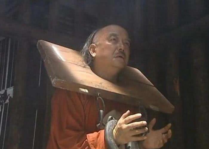 家中|抄和珅家时,刘墉什么都没有找到,嘉庆就说2字,士兵搜出10多亿