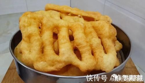 早餐别再烙饼了,加2个鸡蛋,外皮焦脆又松软,比鸡蛋饼油条好吃