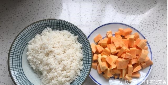 米饭我们经常吃,加上一点红薯,吃的更加健康营养