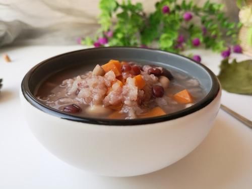 红豆和“它”一起炖,皱纹消失了,嘴巴不臭了,秀发变得乌黑亮丽