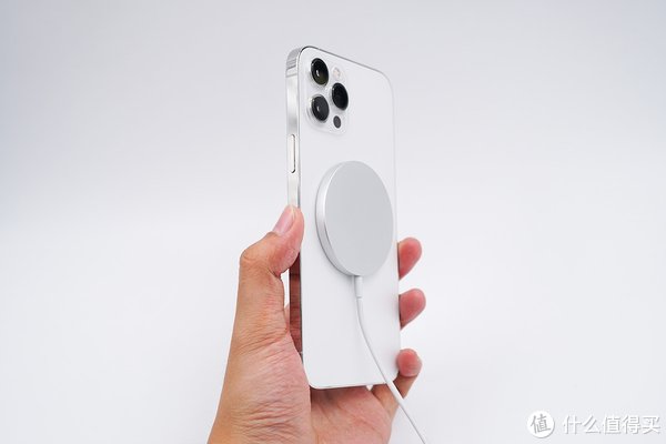 屏幕|有线平常心无线很尴尬,苹果iPhone 12 Pro Max充电评测