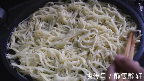 淀粉|土豆丝饼不要加面粉鸡蛋了，试试这样做，外焦里嫩，太馋人了