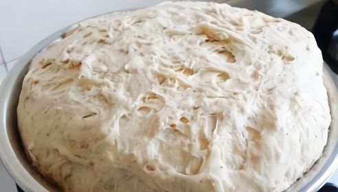 蒸馒头烙饼发面时,只放酵母是“大忌”,多放2样,10分钟发满盆