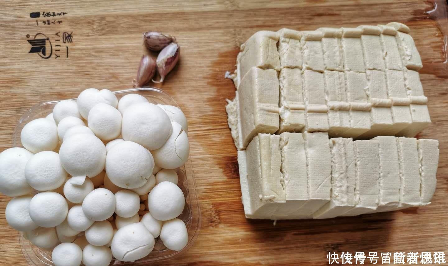 养生|鸡蛋豆腐新吃法，咸鲜香嫩的下饭菜，老人吃了养生，孩子吃了健脑