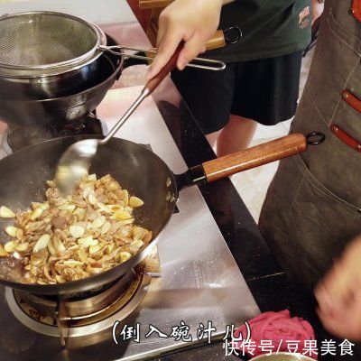 玉米淀粉|蒜爆羊肉，蒜香十足无膻味