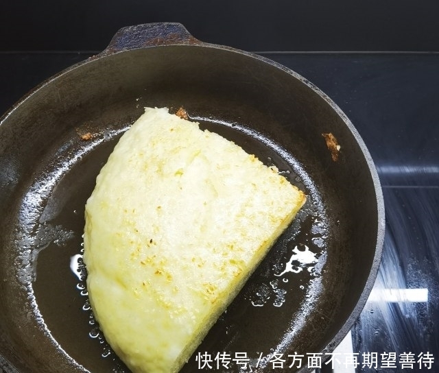 千层杂粮发面饼,外边金黄酥香,里面柔软分层