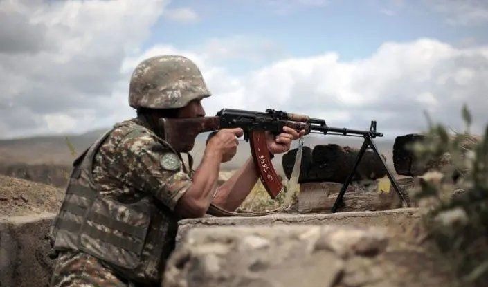 堑壕战|誓死不投降打到底,阿塞拜疆士兵伤亡惨重枪毙亚美尼亚伤兵泄愤