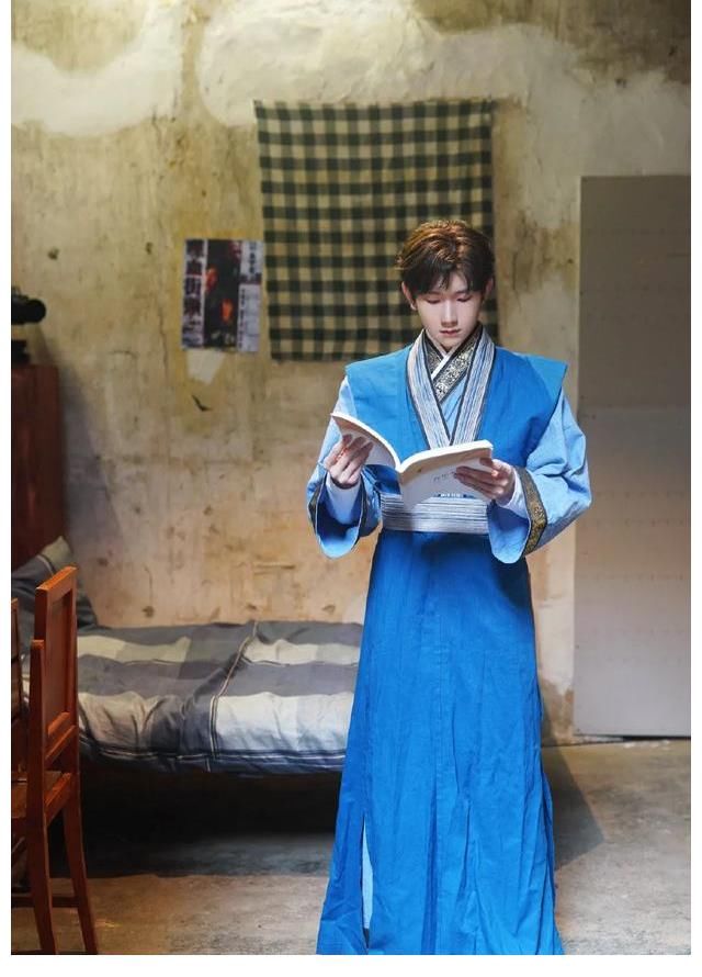 王源|王源《奇異劇本鯊》開播，與你相約青城班，揭開沉寂多年的秘密