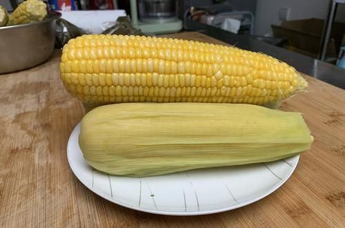 清甜|煮玉米，最忌直接冷水下锅煮！再加这两样，玉米清甜软糯吃不腻
