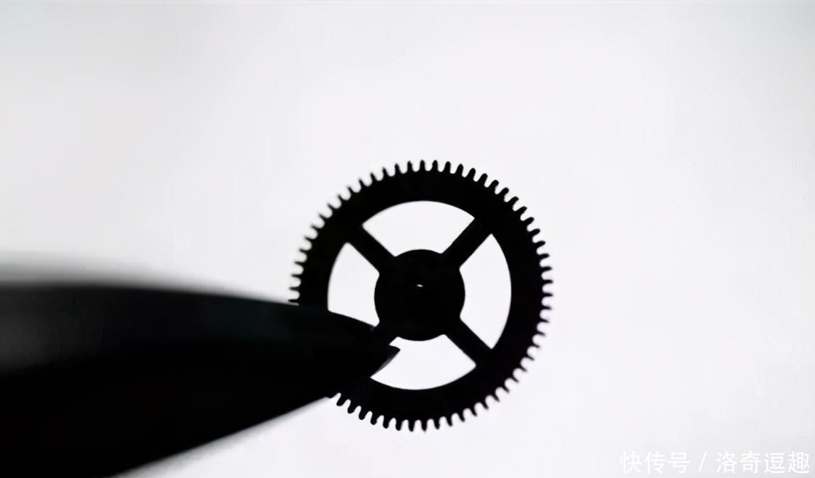 手表|机械手表的自动上链和手动上链有哪些区别?清楚地告诉你如何选择