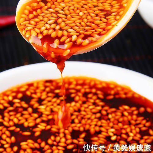 辣椒|做辣椒油时,直接淋热油就废了!如此做,辣椒油香辣红亮不发黑