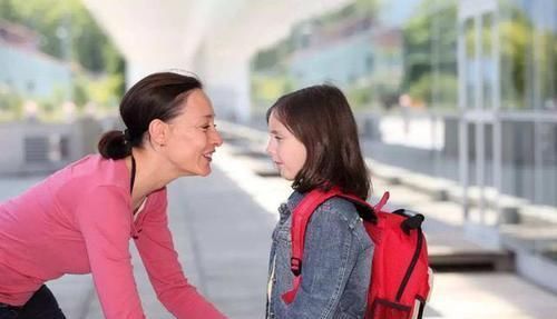 工作人员|4岁儿子把零食放口袋忘付钱,超市让10倍赔偿,妈妈的话让人称赞