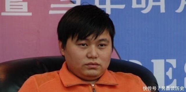 公务员@公务员里最成功的作家:一书封神,3年赚4100万,今成处长